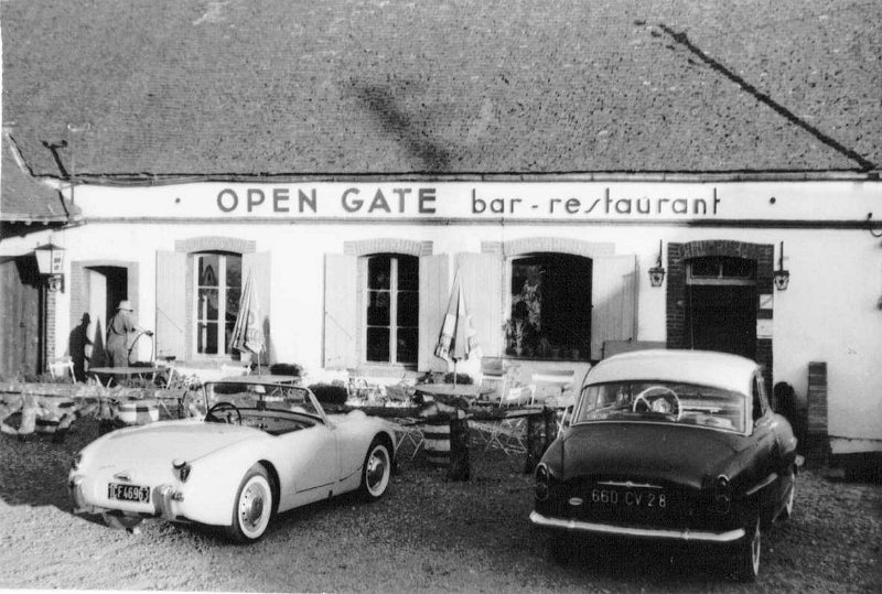 Open Gate Bar Dreux AB Hoppy's Sport Car 1960.JPG