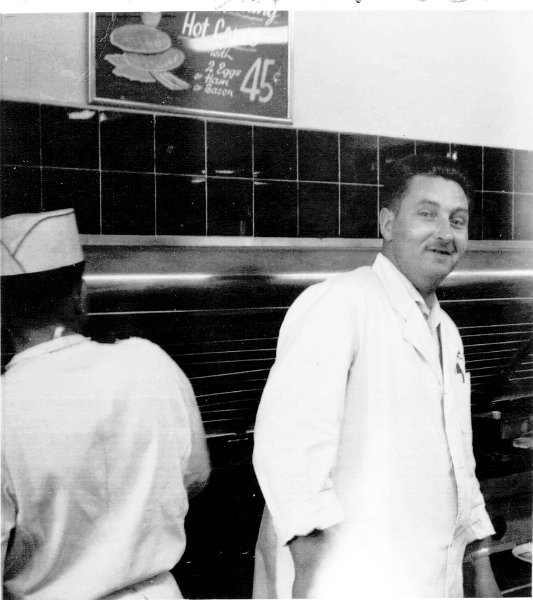 Snack Bar Dreux AB 1961 Manager.JPG