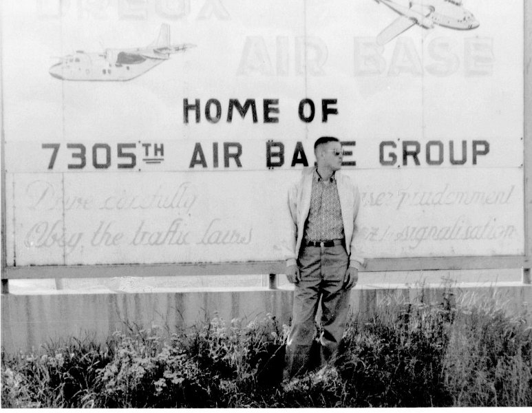 a Dreux AB A2C Sibert at main gate entrance sign March 1961.JPG - Dreux AB A2C Sibert at main gate entrance sign March 1961