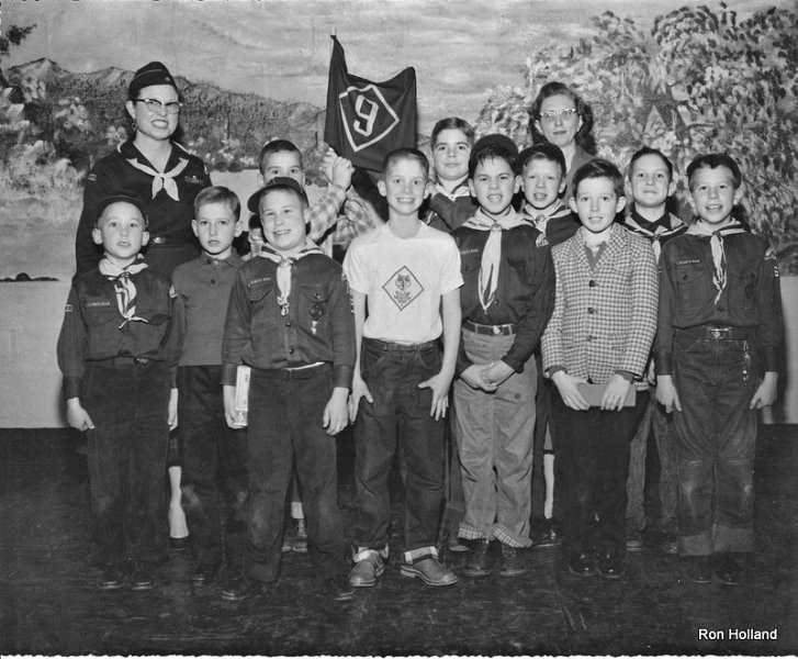 rh3.jpg - Cub Scout Group Picture